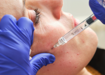 confrontacion-medicos-enfermeras-aplicacion-acido-hialuronico