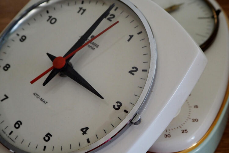 cuenta-regresiva-cambio-hora-afecta-beneficia