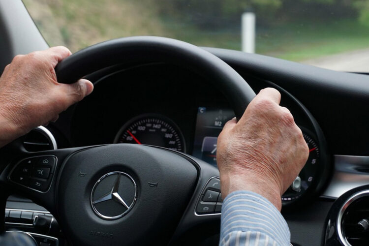 dgt-restricciones-conductores-mayores