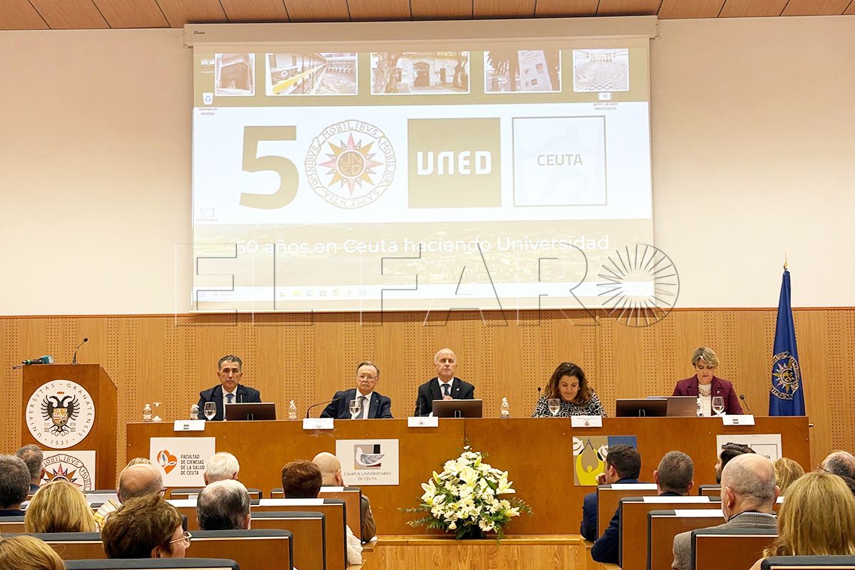 entrega-diplomas-reconocimientos-apertura-curso-uned-011-play