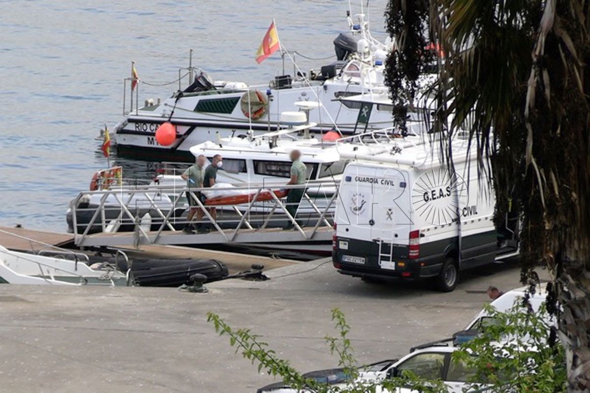 fotos-guardia-civil-recupera-cadaver-joven-neopreno-005