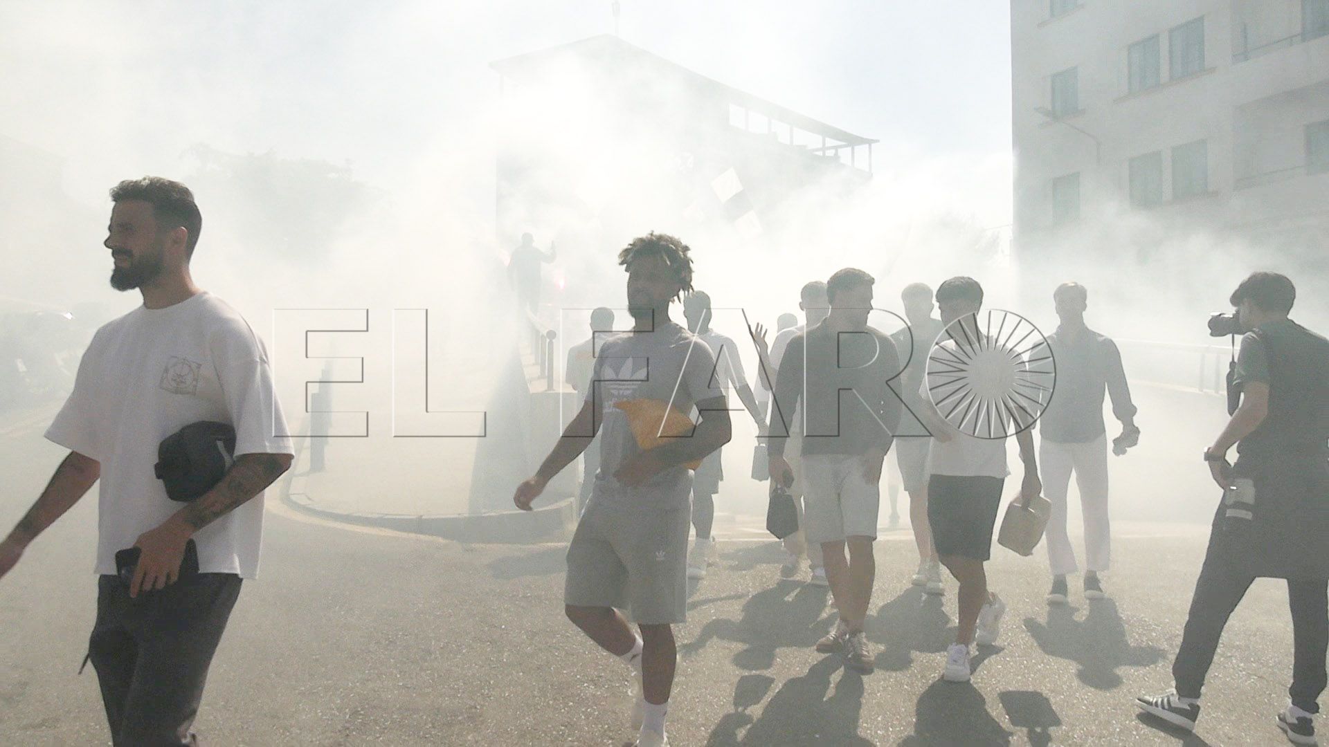 recibimiento-parking-jugadores-ceuta-gran-humareda