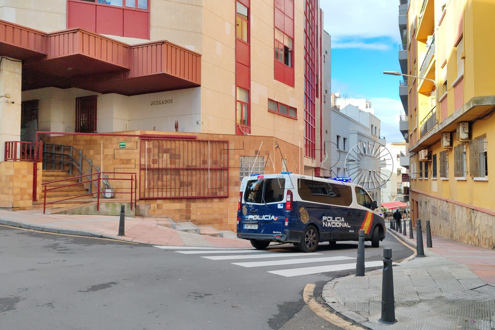 traslado-policia-nacional-palacio-justicia-padres-bebe-alferez-provisional-4