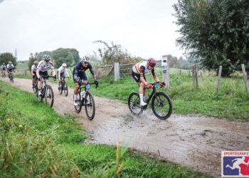 tres-ciclistas-ceuta-exhiben-destreza-mundial-gravel-maastricht