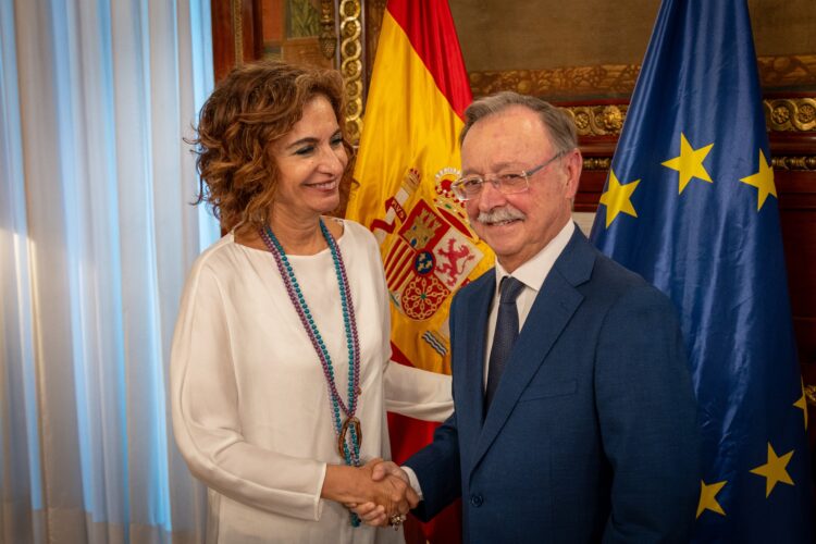 vivas-traslada-ministra-hacienda-maria-jesus-montero-necesidad-plan-social-ceuta-4