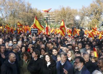 fotos-parlamentarios-ceuties-manifestacion-mafia-democracia-sanchez