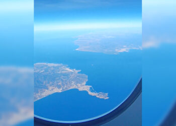 hermosa-vista-estrecho-gibraltar-avion-argentina
