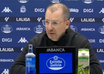 jj-romero-entrenador-ad-ceuta-arbitraje-falta-respeto-escudo