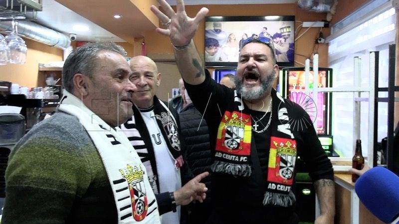 previa-atipica-fieles-calientan-motores-ceuta-almeria-013