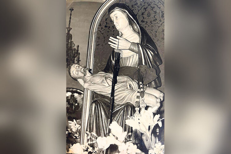 reproduccion-santa-maria-africa-ofrendada-jefe-estado-1964