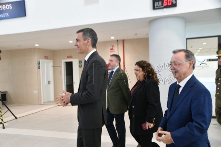 vivas-pedro-sanchez-estacion-maritima-ceuta-terminal-noviembre-2025-001
