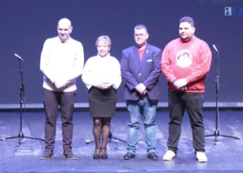 adrian-cody-lourdes-maribel-reciben-pandereta-oro