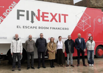 alumnos-fp-viajan-nave-espacial-proyecto-finexit-aprender-finanzas