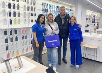 centro-comercial-abierto-entrega-pack-apple-clienta-ceuta-011