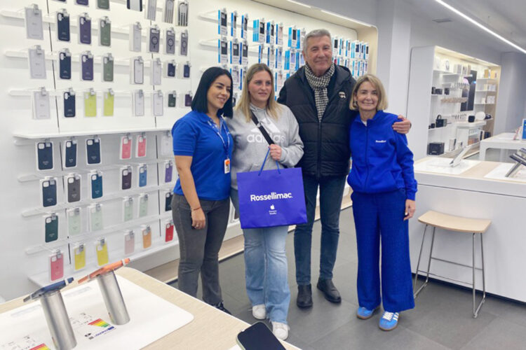centro-comercial-abierto-entrega-pack-apple-clienta-ceuta-011