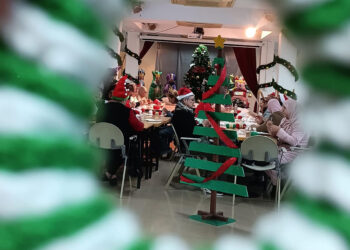 centro-dia-ceuta-clece-mayores-luce-mejores-galas-navidad-1