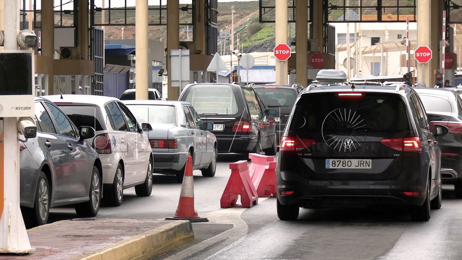 coche-funeraria-cadaver-obligado-policia-hacer-cola-2