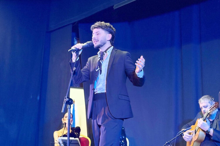 cristian-coto-sorprende-publico-zambomba-andalucia-navidad-003-portada