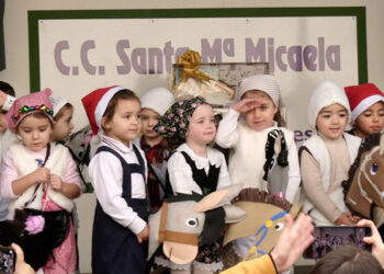 festival-navidad-adoratrices-reune-familias-maestros-010-portada