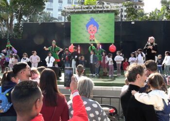 fiesta-infantil-cargada-navidad-saltos-ilusion-marina-7