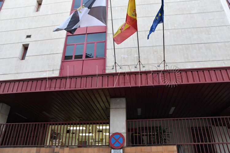 libertad-alejamiento-tocar-trasero-mujer-gimnasio