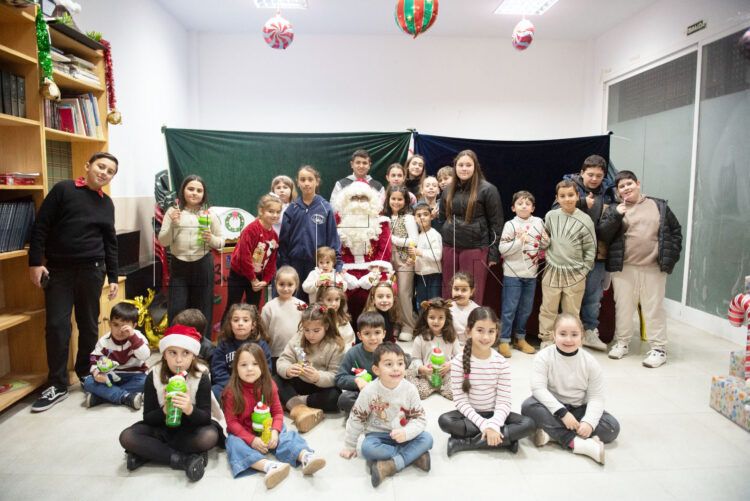 papa-noel-visita-pequenos-parques-ceuta-16