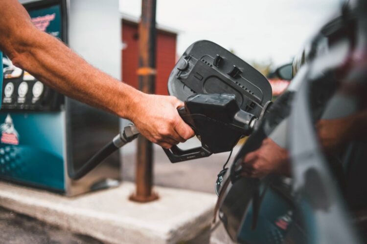 repostar-gasolina-coche-001