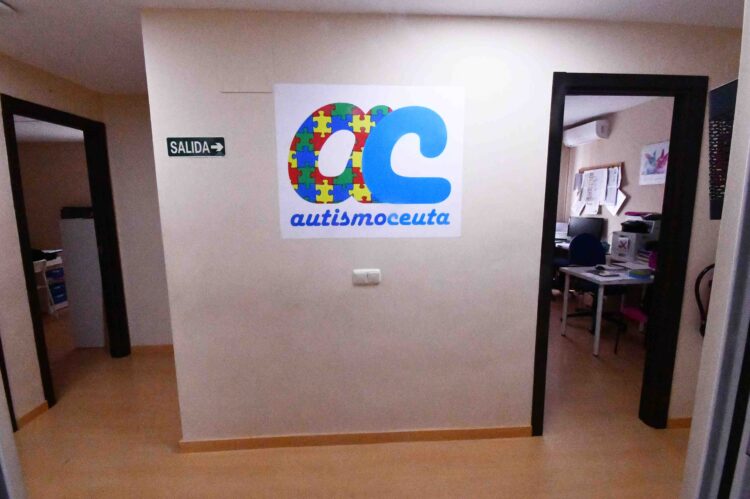 tres-meses-ascensor-asociacion-autismo-ceuta