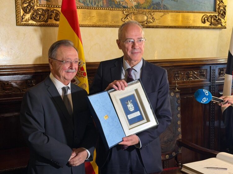 vivas-recibe-secretario-estado-hacienda-006