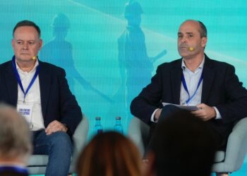 celaya-presenta-a-coruna-cambio-modelo-economico-impulsado-ceuta-009