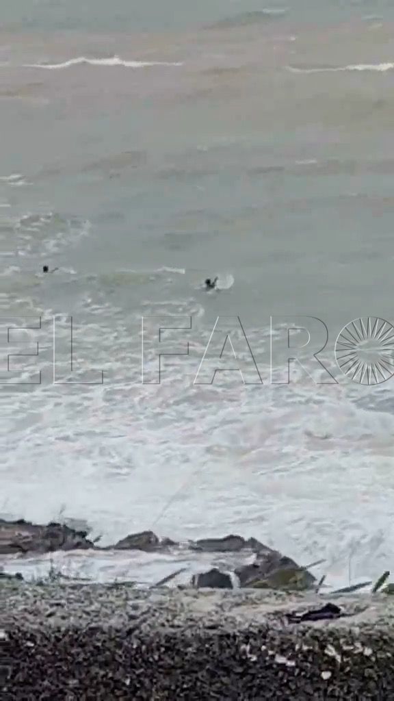 guardia-civil-lucha-borrasca-joseph-salvar-inmigrantes-3