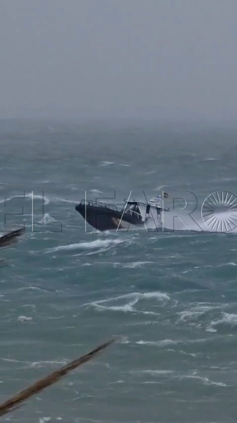 guardia-civil-lucha-borrasca-joseph-salvar-inmigrantes-5