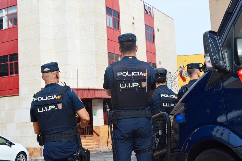 policia-nacional-espaldas-uip-juzgados