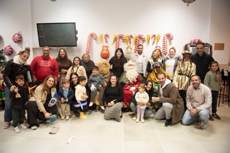 reyes-magos-reparten-regalos-parques-ceuta-2026-017