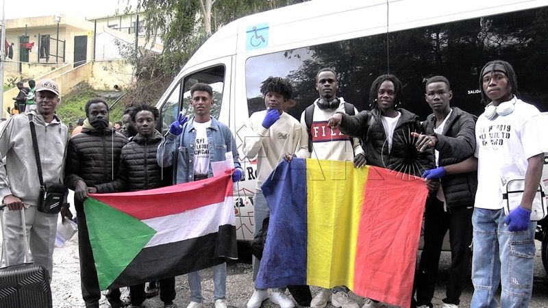 salida-masiva-inmigrantes-ceti-peninsula-007