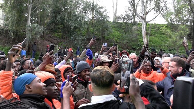 salida-masiva-inmigrantes-ceti-peninsula-016