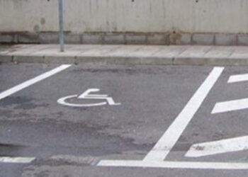 uso-plazas-personas-discapacidad-familiares-sin-control