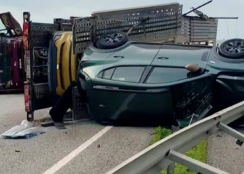 accidente-autopista-larache-tanger-camion-vuelca-colisiona-varios-vehiculos