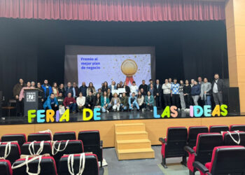 alumnado-protagoniza-feria-ideas-ies-siete-colinas-002