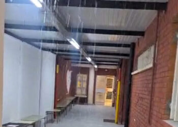 clases-llenas-agua-goteras-colegio-juan-morejon-9