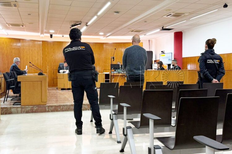 condenado-vender-coche-sin-permiso-dueno-quedarse-euros