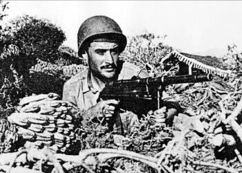 Un paracaidista en la operación Gento.