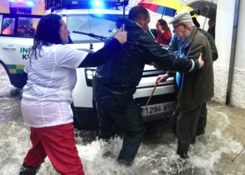 evacuacion-desalojo-personas-grazalema-cadiz-borrasca-leonardo