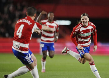 izan-gonzalez-sorpresa-amenaza-ad-ceuta-granada