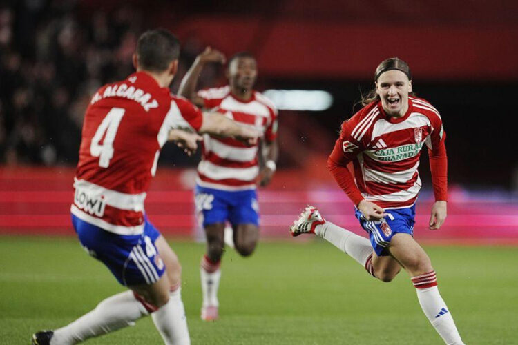 izan-gonzalez-sorpresa-amenaza-ad-ceuta-granada