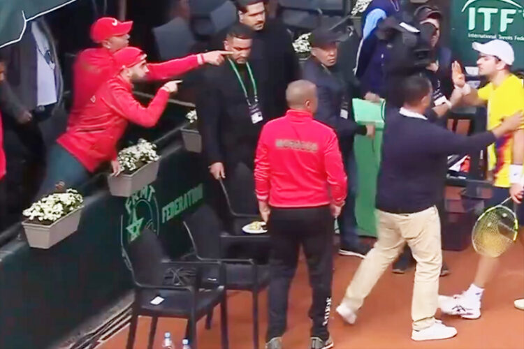 lanzan-botellas-tension-colombia-marruecos-copa-davis