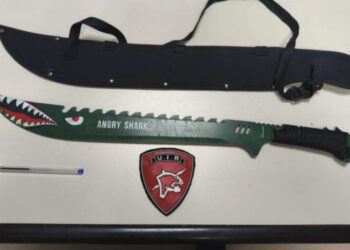 policia-local-detenido-machete-angry-shark