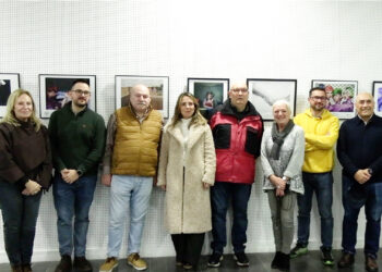 reflexion-social-exposicion-ponte-las-gafas-violeta