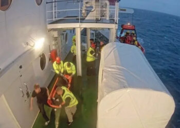 rescate-mar-tripulacion-mv-isle-of-islay-salva-hombre-marruecos.jpg