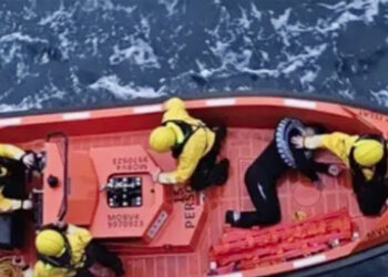 rescate-mv-isle-of-islay-joven-sobrevive-cruce-hacia-ceuta